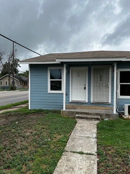 Primary Photo Of 101 Stanley Ct, San Antonio Multifamily For Sale