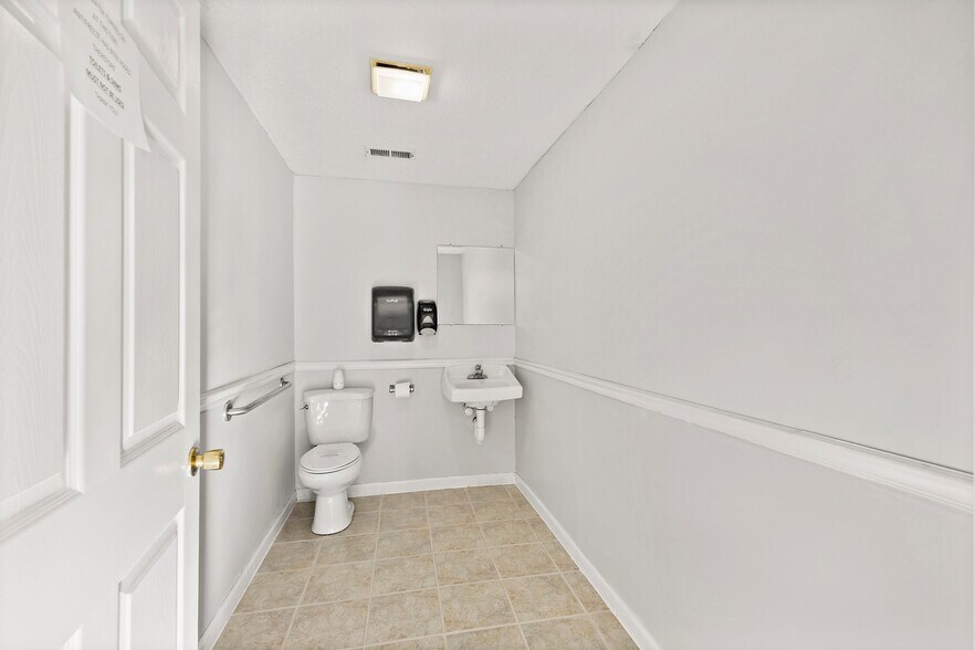 More Photos Of 1251 Montvue Rd, Kingsport Warehouse For Sale