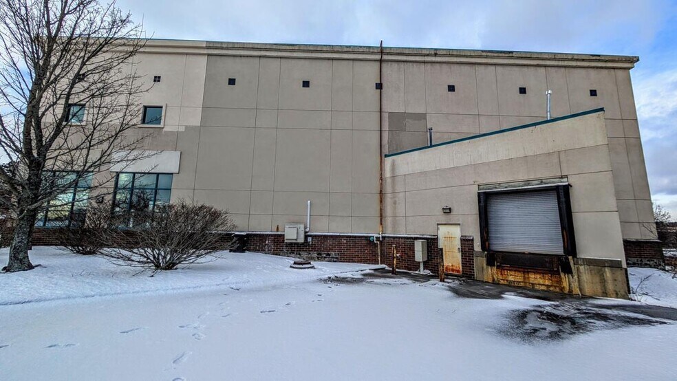 More Photos Of 116 Bangor Mall Blvd, Bangor Freestanding For Sale
