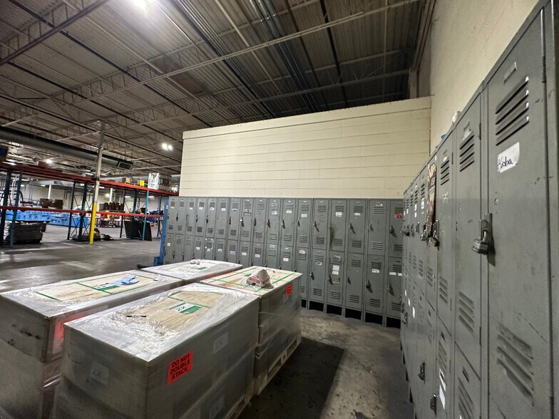 More Photos Of 311 W Central, Valdosta Manufacturing For Sale