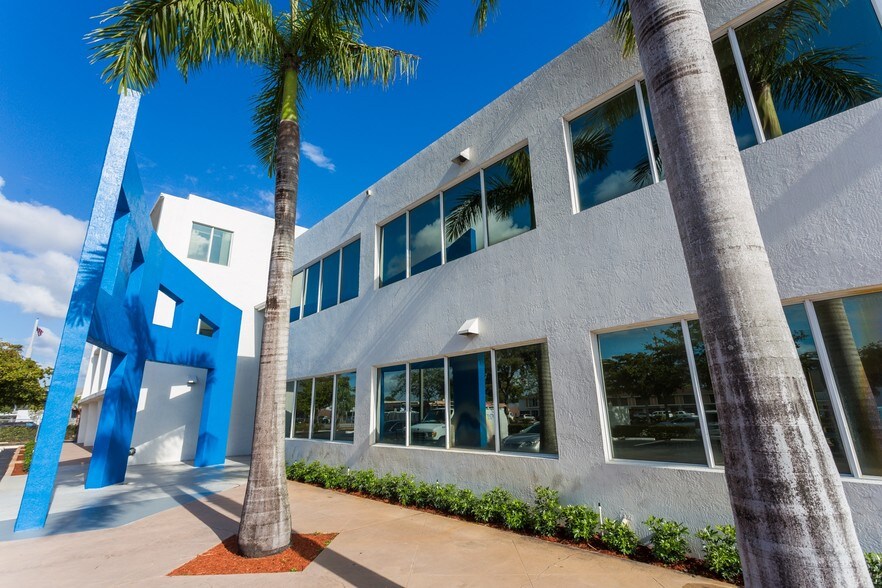 More Photos Of 3521 W Broward Blvd, Fort Lauderdale Office For Lease