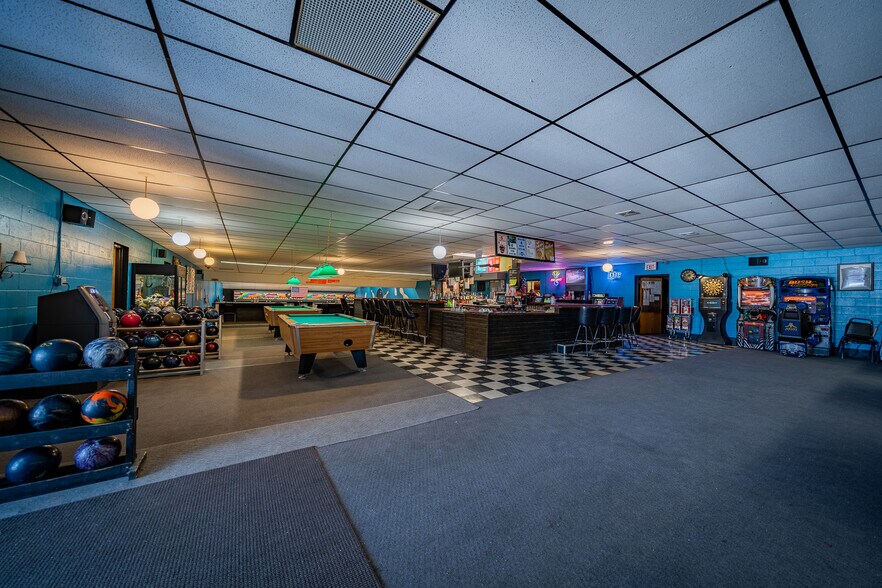 More Photos Of 675 Grant St, Winneconne Bowling Alley For Sale