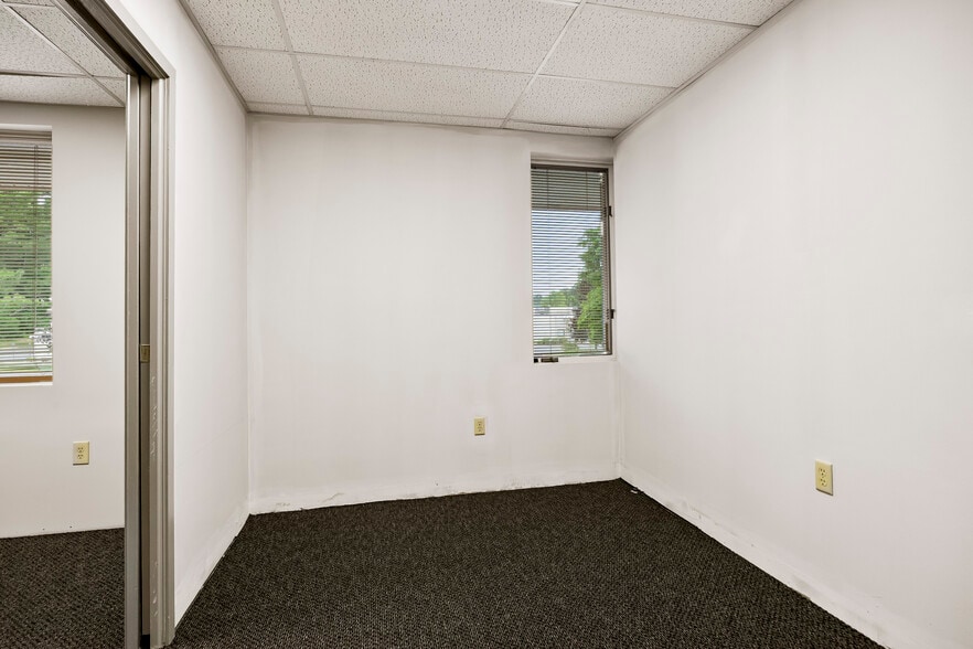 More Photos Of 2 Chelsea Pl, Clifton Park Medical For Sale