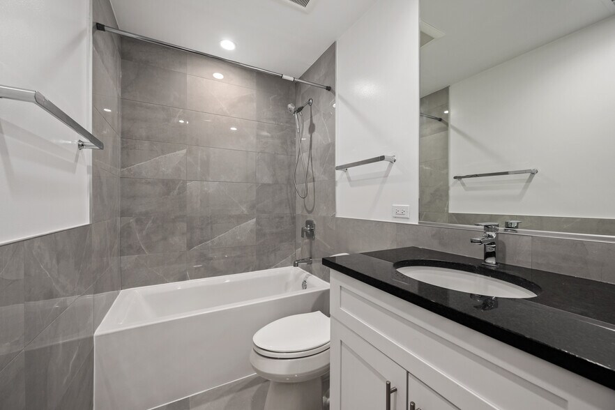 More Photos Of 1710 W Lunt Ave, Chicago Apartments For Sale