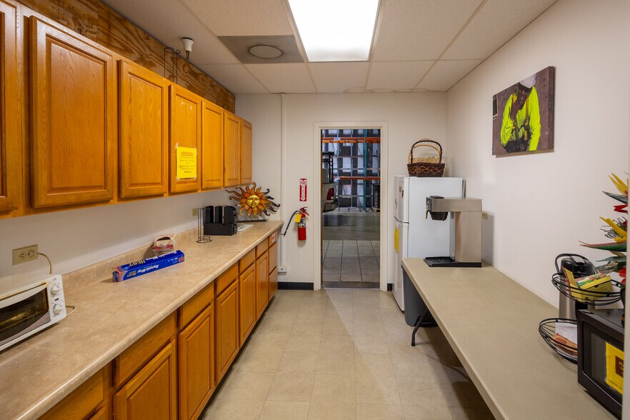 More Photos Of 99-1265 Halawa Valley St, Aiea Warehouse For Lease