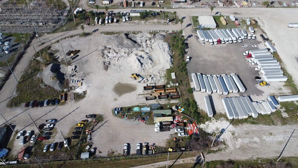 More Photos Of 1650 Hemlock St, Tampa Warehouse For Lease