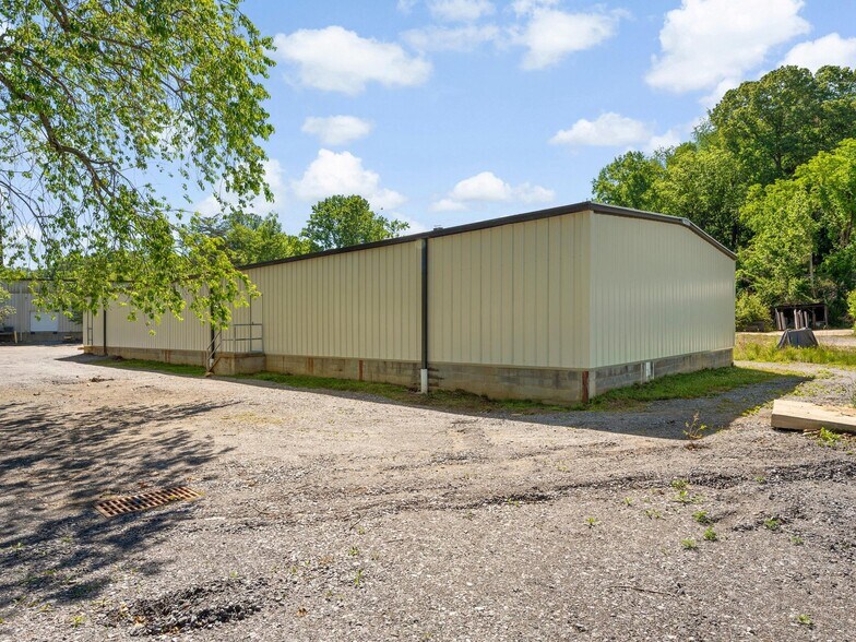 More Photos Of 93 Thompson St, Asheville Manufacturing For Lease
