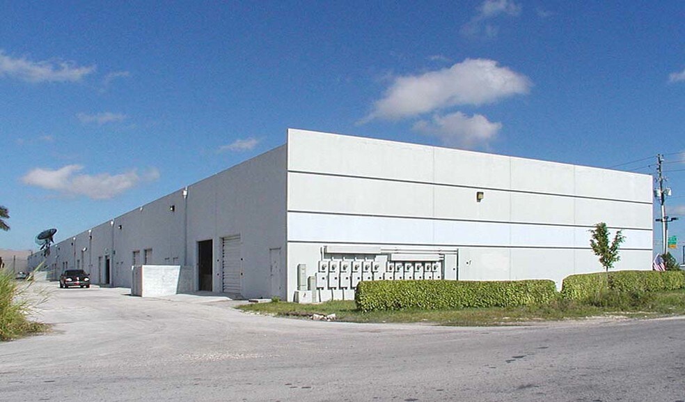 More Photos Of 2400 W 84th St, Hialeah Warehouse For Sale