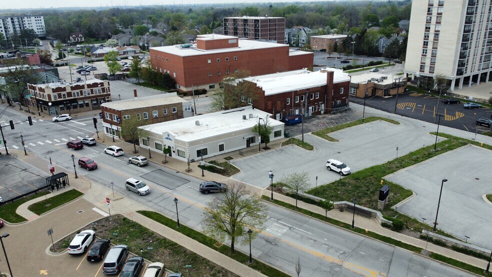 More Photos Of 6 E Saint Charles Rd, Lombard Medical For Sale