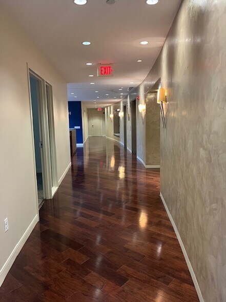 More Photos Of 1727-1729 King St, Alexandria Office For Lease