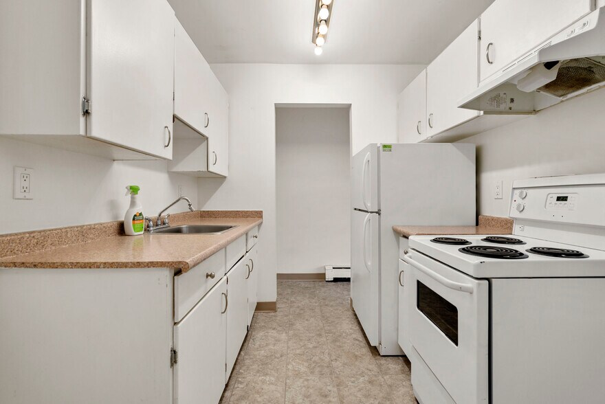 More Photos Of 1555 Graveley St, Vancouver Apartments For Sale