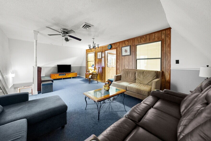 More Photos Of 1959 Fort Campbell Blvd, Clarksville Freestanding For Sale