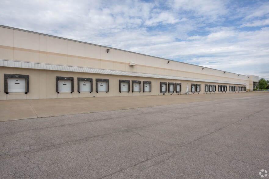 More Photos Of 7800 Cochran Rd, Solon Distribution For Lease