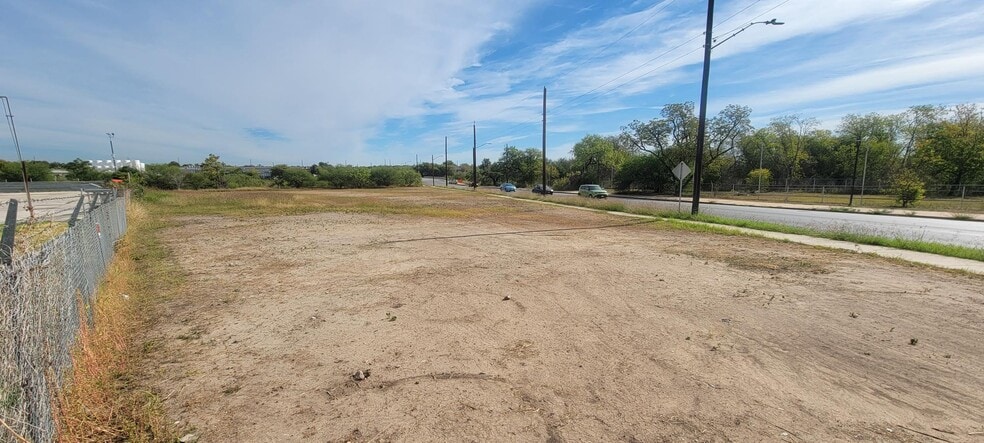 More Photos Of 1119 Southcross Blvd, San Antonio Land For Sale