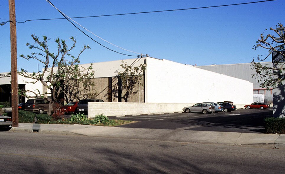 More Photos Of 9560 Owensmouth Ave, Chatsworth Warehouse For Lease