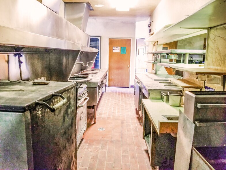 More Photos Of 2147-2159 N Texas St, Fairfield Restaurant For Lease
