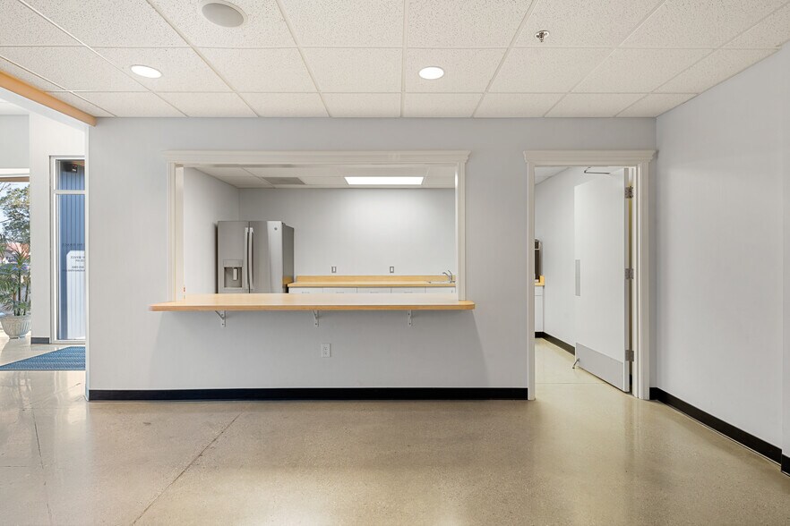 More Photos Of 5207 Young St, Bakersfield Industrial For Sale