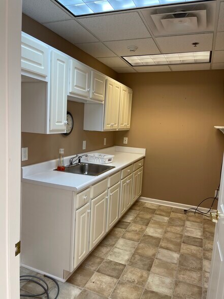 More Photos Of 3745 Cherokee St, Kennesaw Loft Creative Space For Lease