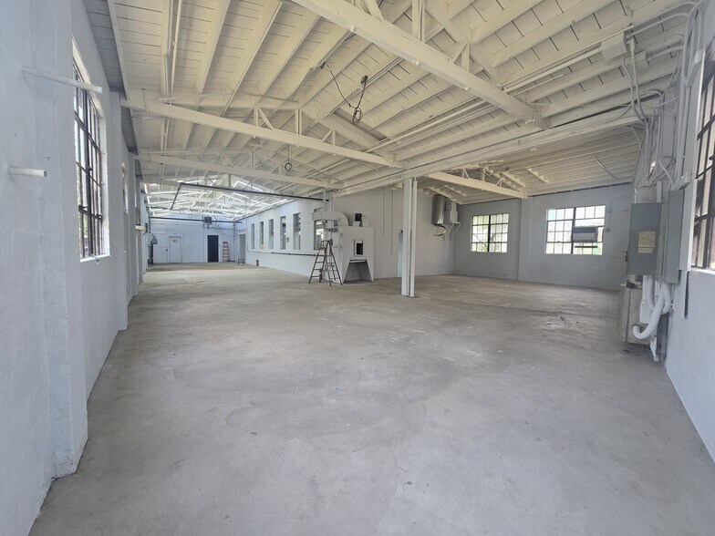 More Photos Of 224 Glenwood Ave, Bloomfield Warehouse For Lease