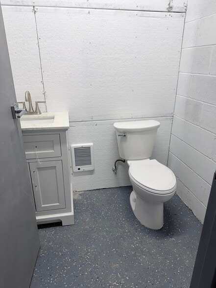 More Photos Of 21 Nursery Ln, Rye Warehouse For Lease