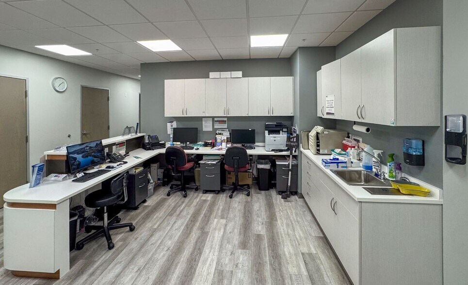 More Photos Of 8500 75th St, Pleasant Prairie Medical For Lease
