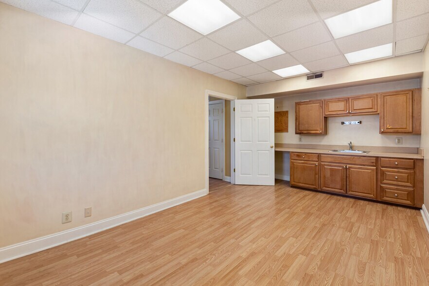 More Photos Of 363 E Lincoln Hwy, Exton Freestanding For Lease