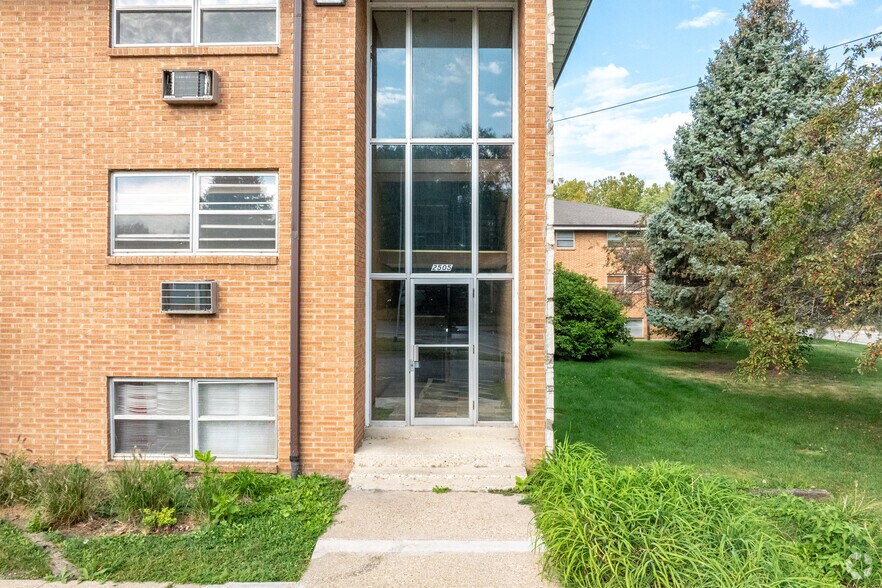 More Photos Of 2425 Wesleyan Ave, Rockford Apartments For Sale