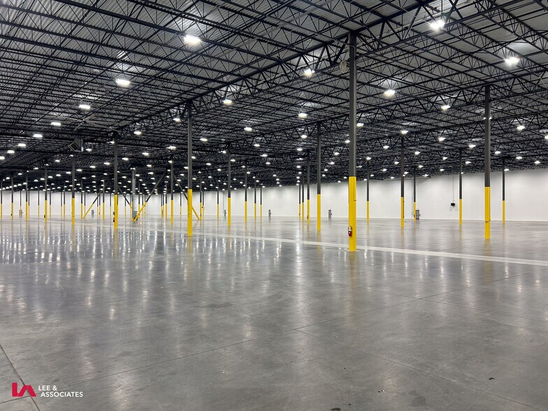 More Photos Of 2601 Skyview Dr, Lithia Springs Distribution For Lease