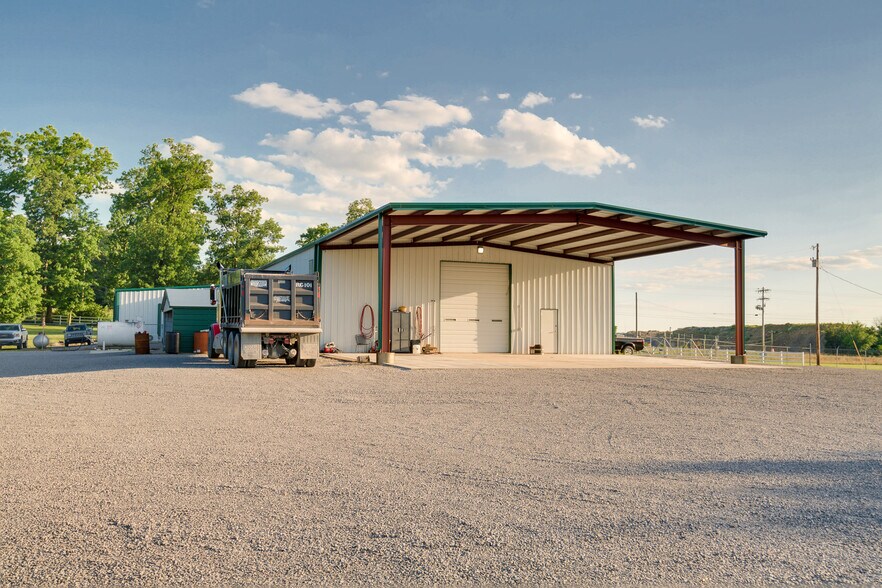 More Photos Of 2533 Highway 41A S, Shelbyville Showroom For Sale