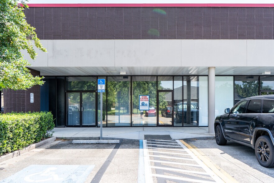 More Photos Of 3031 Monument Rd, Jacksonville General Retail For Lease