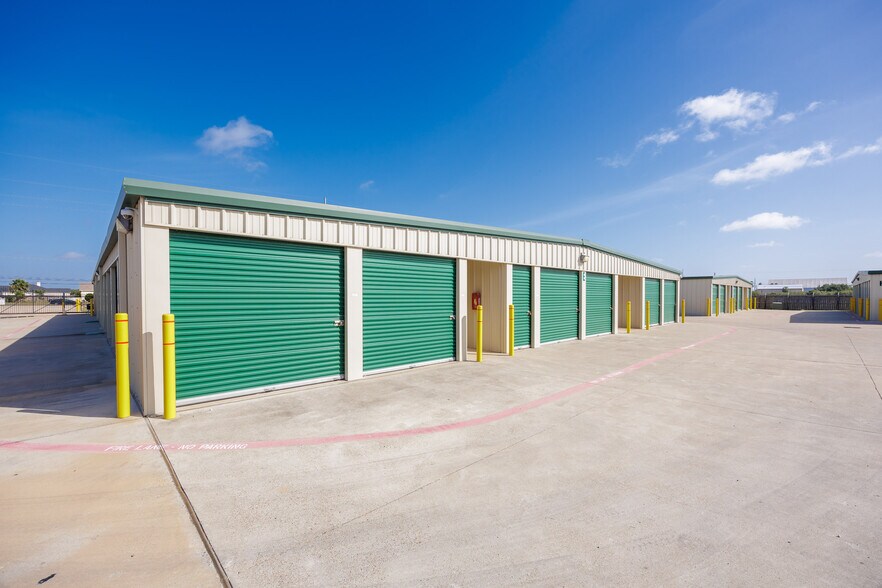 More Photos Of 1533 Flour Bluff Dr, Corpus Christi Self Storage For Sale
