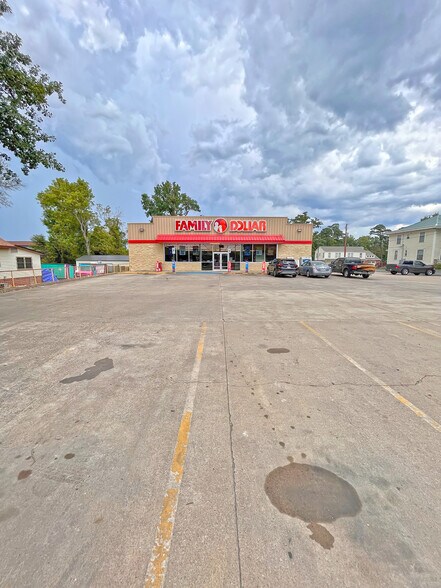 More Photos Of 404 E Page Ave, Malvern Freestanding For Lease