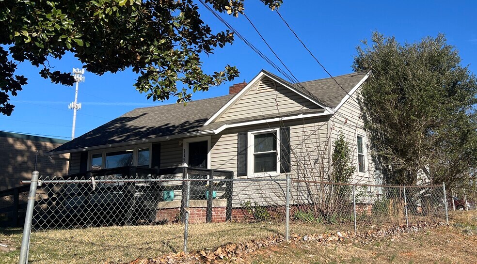 More Photos Of 115 E College Ave, Shelby Office For Sale