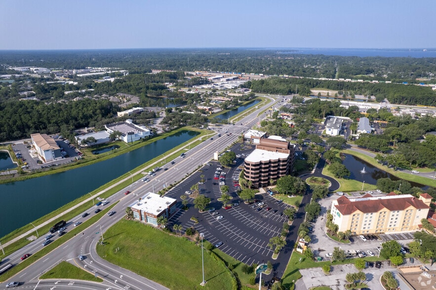 More Photos Of 7077 Bonneval Rd, Jacksonville Unknown For Lease