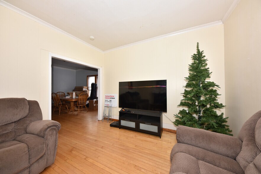 More Photos Of 2940 N Maryland Ave, Milwaukee Apartments For Sale
