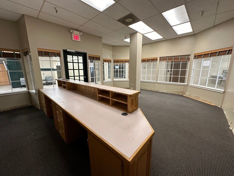 More Photos Of 1201 S Douglas Blvd, Midwest City Office For Sale
