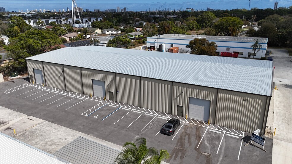 More Photos Of 1319 53rd st, Mangonia Park Warehouse For Sale
