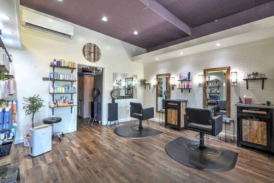 More Photos Of 1415 Pioneer Hwy, Silvana General Retail For Sale