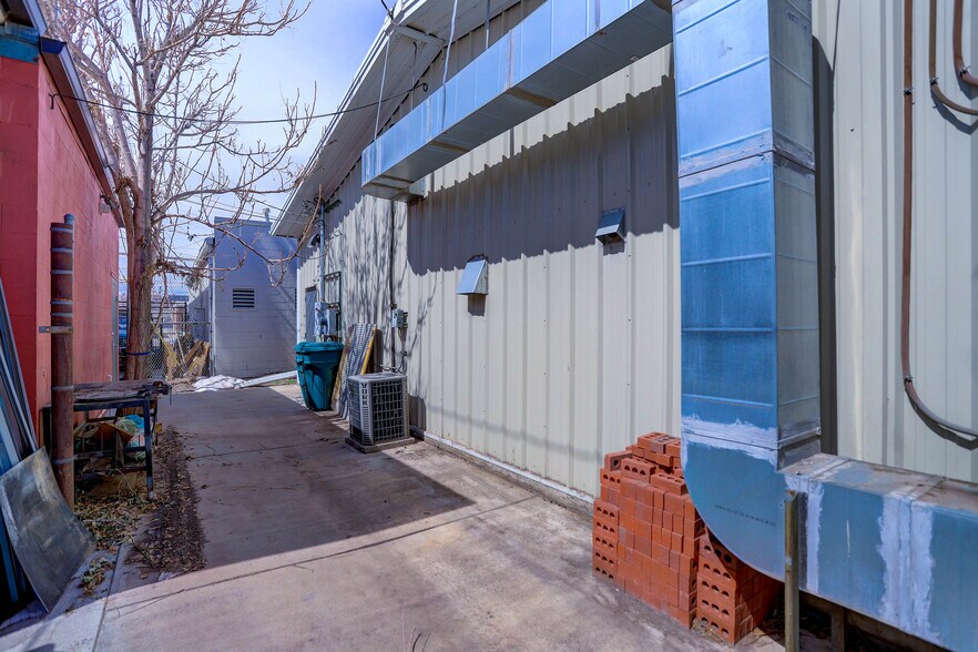 More Photos Of 920 W Mississippi Ave, Denver Warehouse For Sale