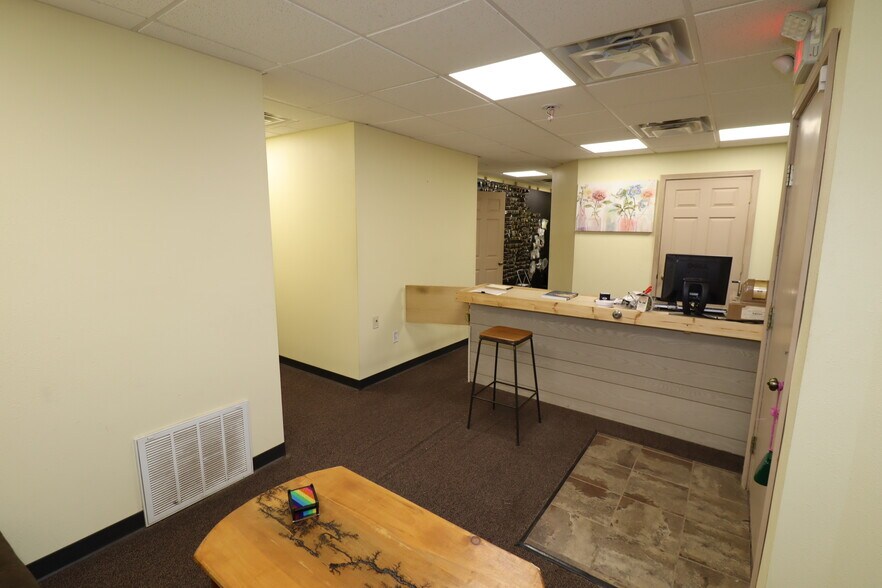 More Photos Of 522 Sanborn Ave, Ashland Storefront Retail Residential For Sale