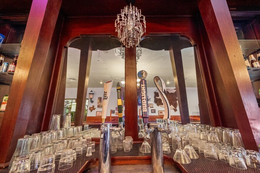 More Photos Of 107 S Beaton St, Corsicana Storefront For Sale