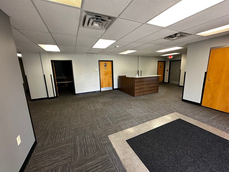 More Photos Of 7858 Industrial Pky, Plain City Warehouse For Lease