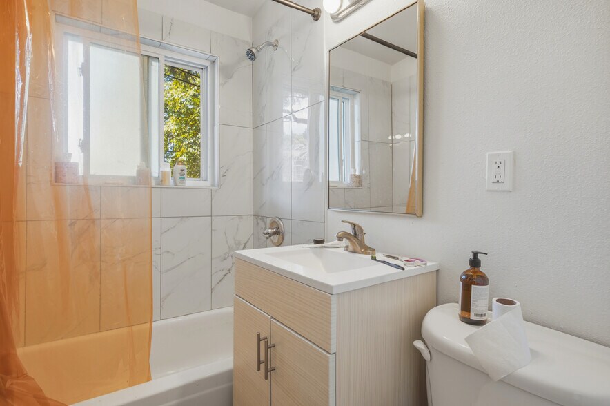 More Photos Of 1 W Dravus St, Seattle Apartments For Sale