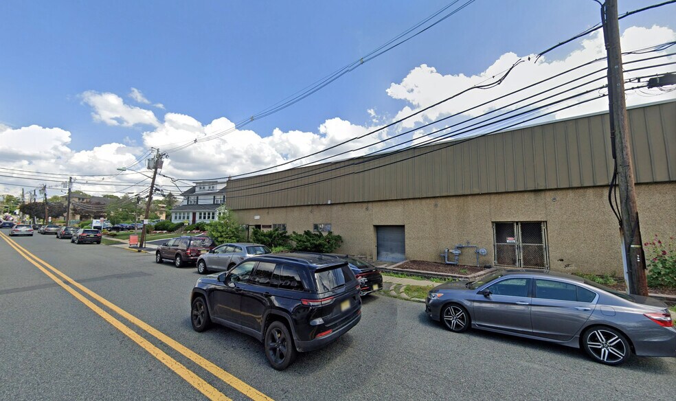 More Photos Of 52 Park Ave, Lyndhurst Industrial For Sale