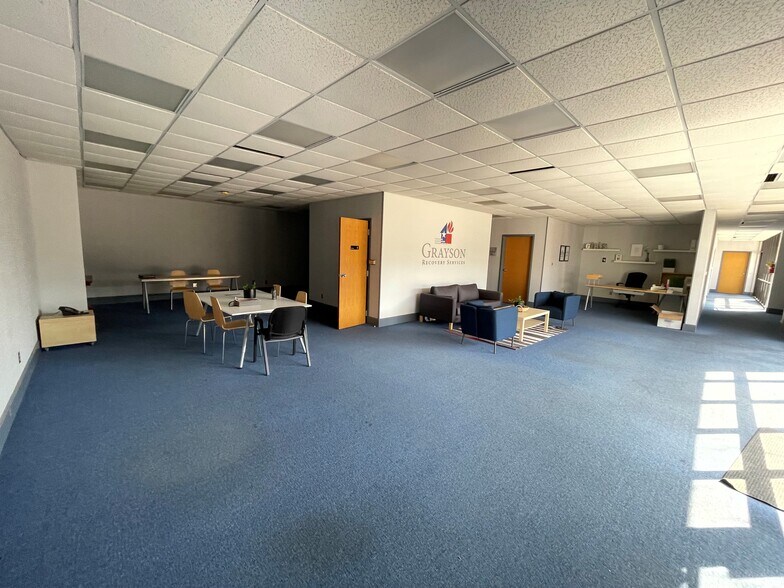 More Photos Of 2001 Skyline Dr, Sherman Light Distribution For Lease