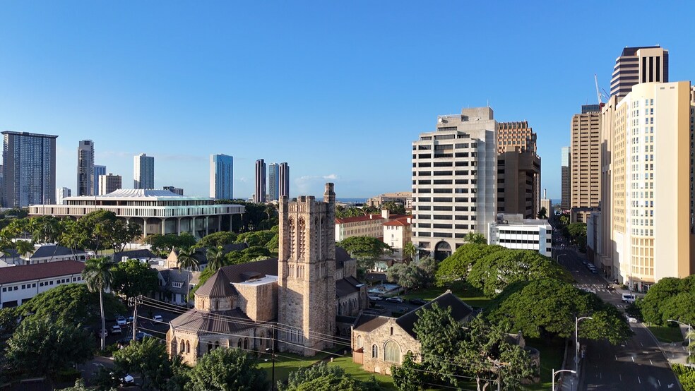 More Photos Of 1100 Alakea St, Honolulu Office For Sale