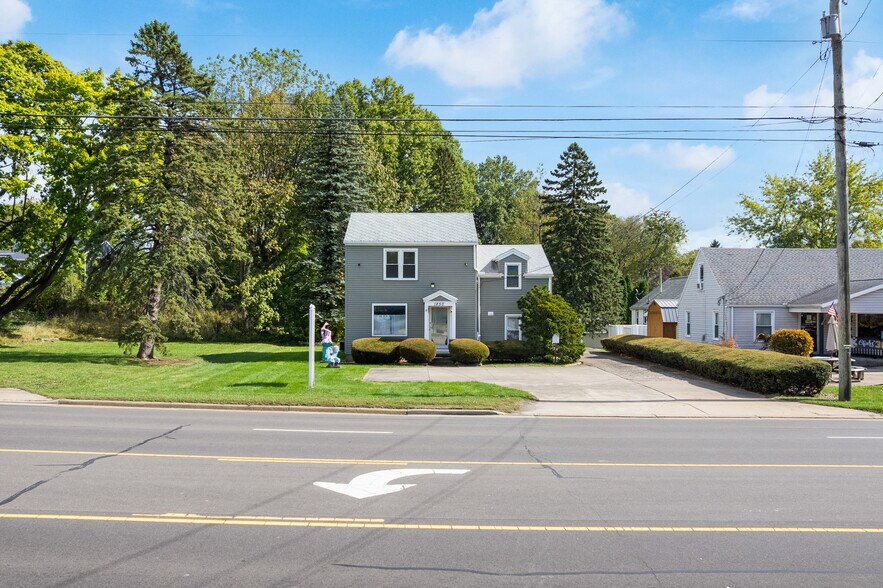 More Photos Of 1850 Whipple Ave NW, Canton Storefront Retail Residential For Sale