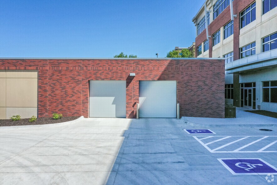 More Photos Of 15950 W Dodge Rd, Omaha Office For Lease