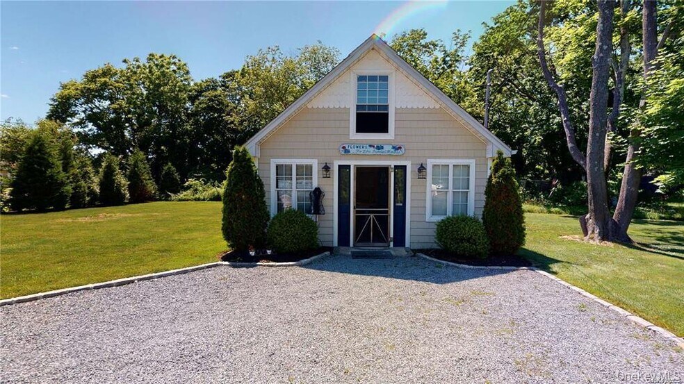Primary Photo Of 591 Main St, Center Moriches Apartments For Lease