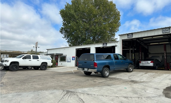 Primary Photo Of 637 Northwest Pky, Azle Auto Repair For Sale